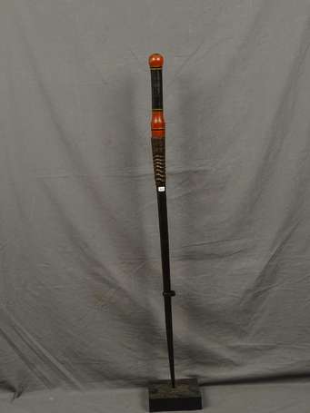 Etonnante et ancienne grande épée en bois cuir et 
