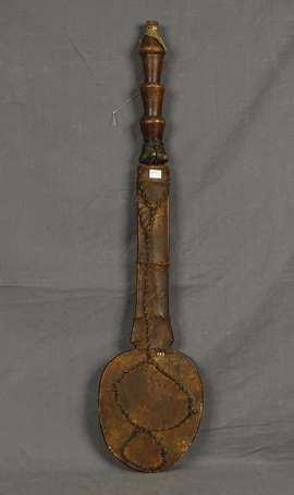 Ancienne épée courte en bois métal et cuir. La 