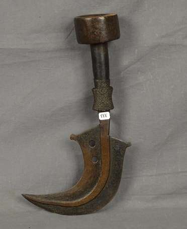 Ancien couteau faucille 'Trumbash' en métal bois 