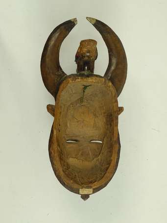 Ancien masque de danse en bois dur bicolore décoré