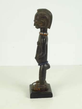 Ancienne statuette votive en bois dur noirci, 