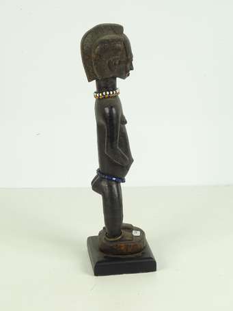 Ancienne statuette votive en bois dur noirci, 