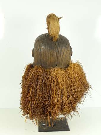 Grand et ancien cimier en bois et paille. Le 