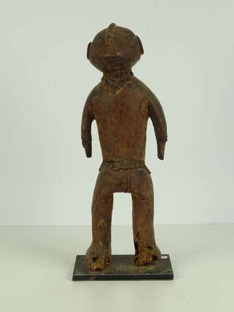 Très ancienne statuette en bois dur avec traces de