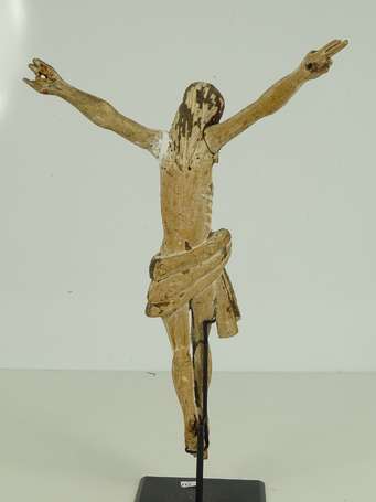 Ancien Christ populaire en bois polychrome. Petits