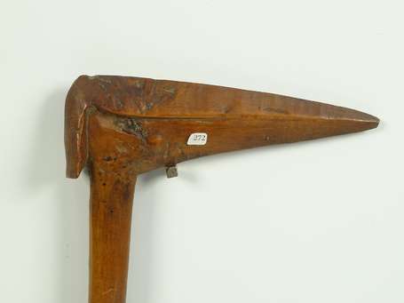 Ancien casse-tête en bois dur en forme de bec 