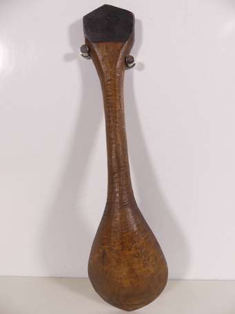 Ancienne grande cuillère en bois dur à décor 