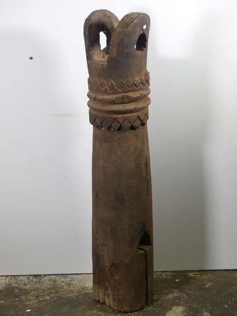 Ancienne et grande cloche de temple, en bois lourd