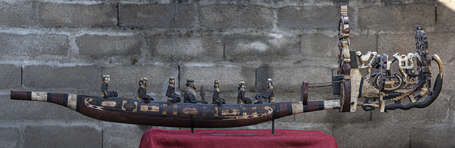 Spectaculaire et ancienne maquette de pirogue de 