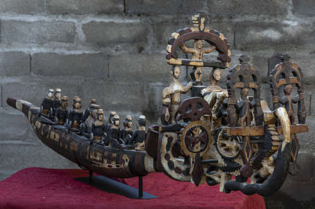 Spectaculaire et ancienne maquette de pirogue de 