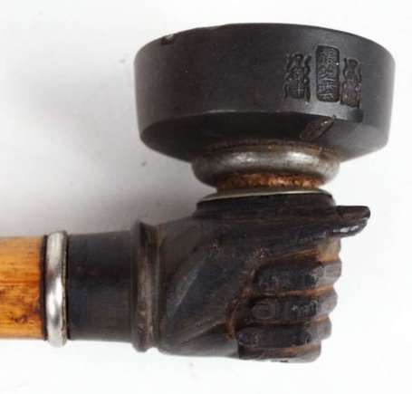 Une pipe avec porte-fourneau (en bout), le 