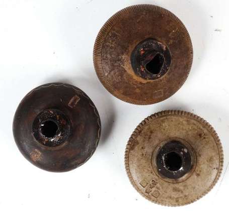 Trois fourneaux de pipe à opium en terre cuite 