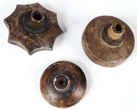 Trois fourneaux de pipe à opium en terre cuite 