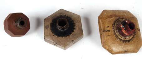 Trois fourneaux de pipe à opium en terre cuite 