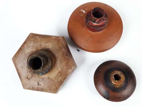 Trois fourneaux de pipe à opium en terre cuite 