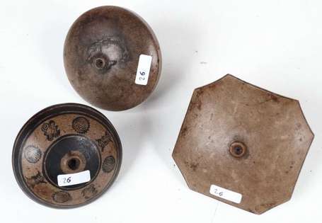 Trois fourneaux de pipe à opium en terre cuite 