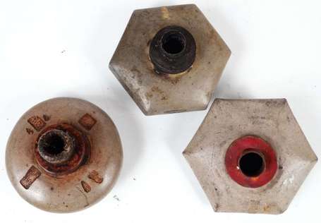 Trois fourneaux de pipe à opium en terre cuite 