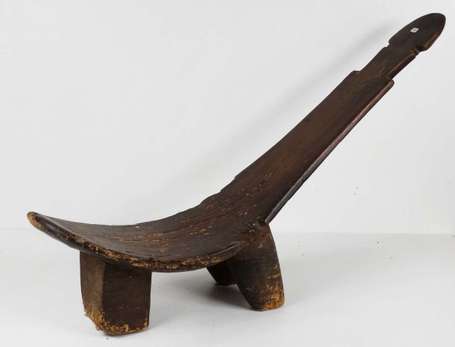 Un siège en bois. Longueur 92 cm. Gurunsi. Burkina