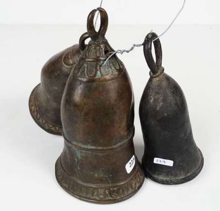 Trois anciennes cloches de féticheur en bronze? 