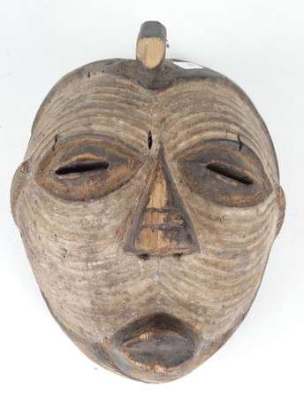 Ancien petit masque Kifwebé. Bois mi-dur. Reste de