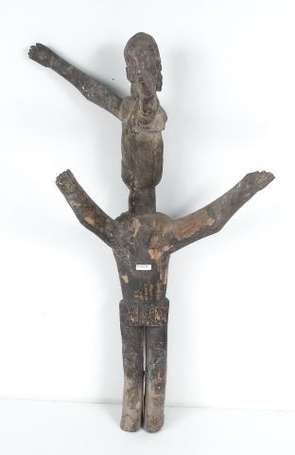 Ancienne statuette votive en bois représentant une