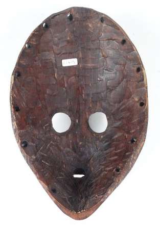 Ancien masque en bois dur aux yeux ronds. Patine 