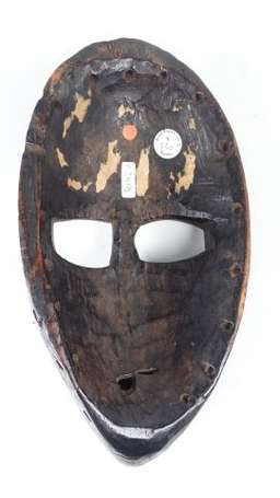 Très ancien masque de danse en bois dur. Patine 