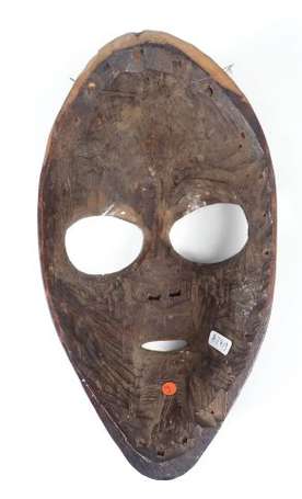 Très ancien masque de danse en bois dur aux yeux 