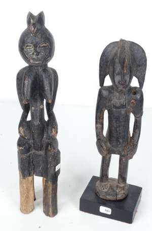 Deux statuettes anciennes en bois dont une à la 