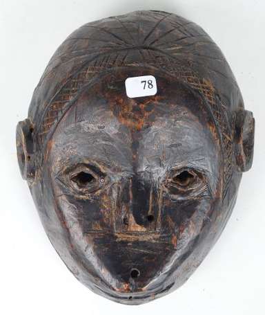 Charmant et ancien petit masque de danse en bois 