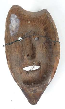 Ancien masque de carnaval en bois polychrome 
