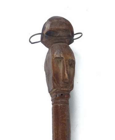 Ancien sceptre en bois à tête janus. Patine 