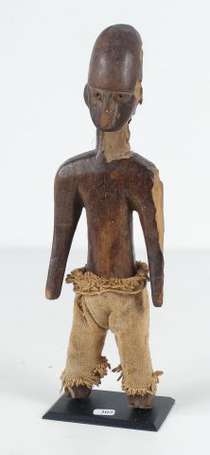 Amusante statuette masculine en bois habillée d'un