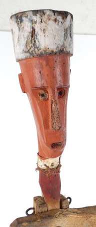 Ancienne marionnette rituelle en bois léger 