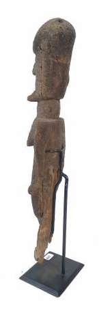 Ancienne statue d'ancêtre en bois dur à la belle 