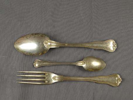 Petite ménagère en argent modèle filets violonés, 