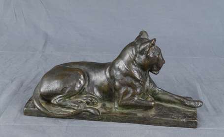 RICHE Louis (1877-1949) - Lionne couchée. Sujet en