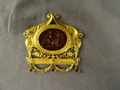 Pendentif en or jaune 18K (750°/00) monté d'une 