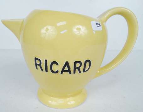 RICARD : Pichet jaune. Moule 830. Tampon : Révol 