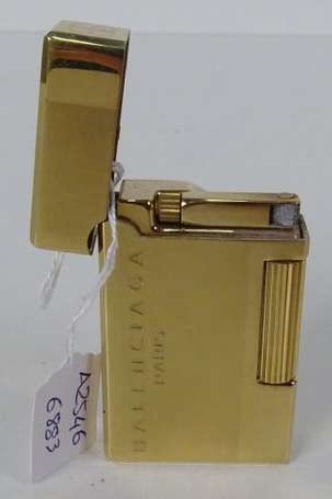 BALENCIAGA - Briquet en plaqué or. En l'état