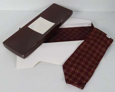 CHRISTIAN DIOR - Cravate et pochette en soie lie 