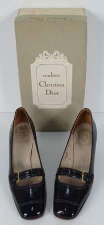 CHRISTIAN DIOR Souliers. Paire d'escarpins vintage