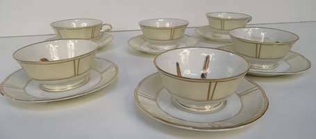 BERNARDAUD, LIMOGES - Suite de six tasses et 