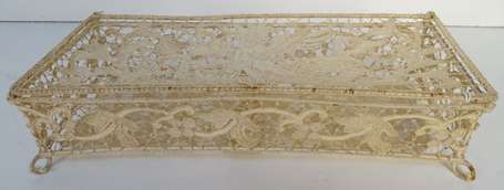 Coffret en dentelle de Venise à motifs de chimère 