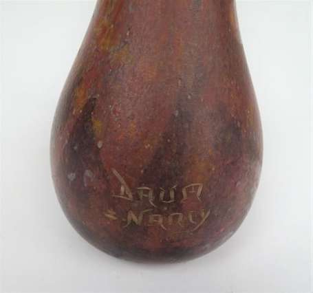 DAUM - Vase soliflore à base renflée et long col 