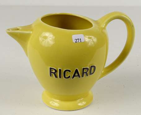 RICARD : Pichet en faïence jaune. Moule 830, Revol