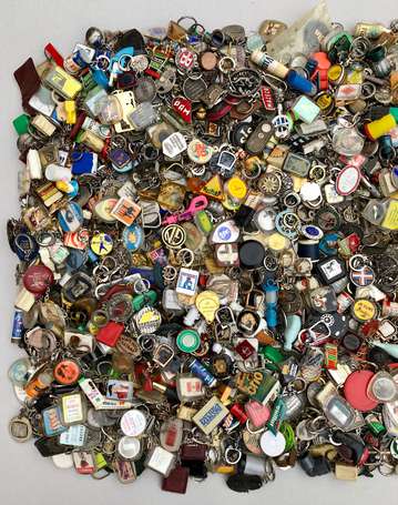 PORTE-CLEFS /DIVERS :  Une importante collection 