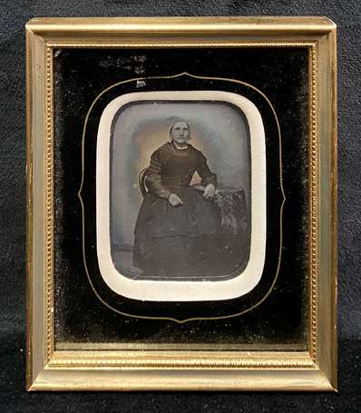 Daguerréotype : Femme assise, 14,5 x 12,7cm cadre 