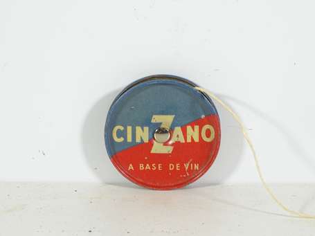 CINZANO : Yo-Yo en tôle lithographiée. On y joint 