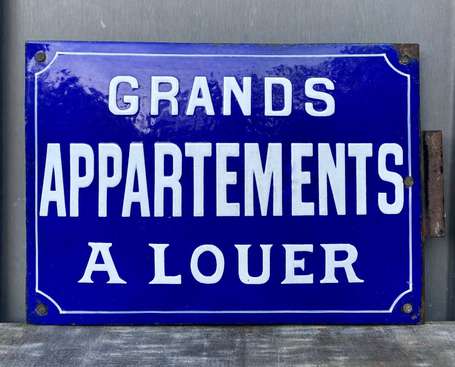 GRANDS APPARTEMENTS À LOUER : Enseigne constituée 